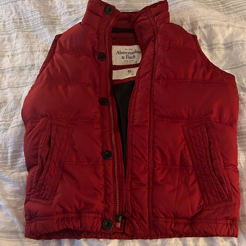 Mens Abercrombie and Fitch Red Puffer Vest Size: Small could be unisex